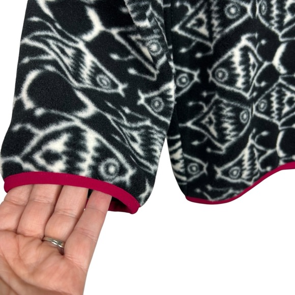 PATAGONIA Synchilla Black and White Fish print Hot Pink Trim Size Medium - Picture 3 of 10